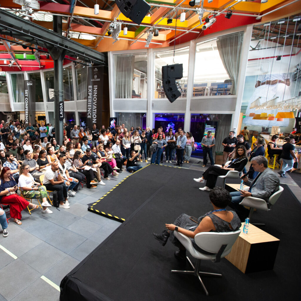 RIO DE JANEIRO (RJ), 05/10/2023 - EVENTO / RIW - Rio Innovation Week, maior evento de tecnologia e inovação da América Latina , realizado no Pier Mauá, no Centro do Rio. Na imagem, mesa com mediação de Roberto Kovalick.