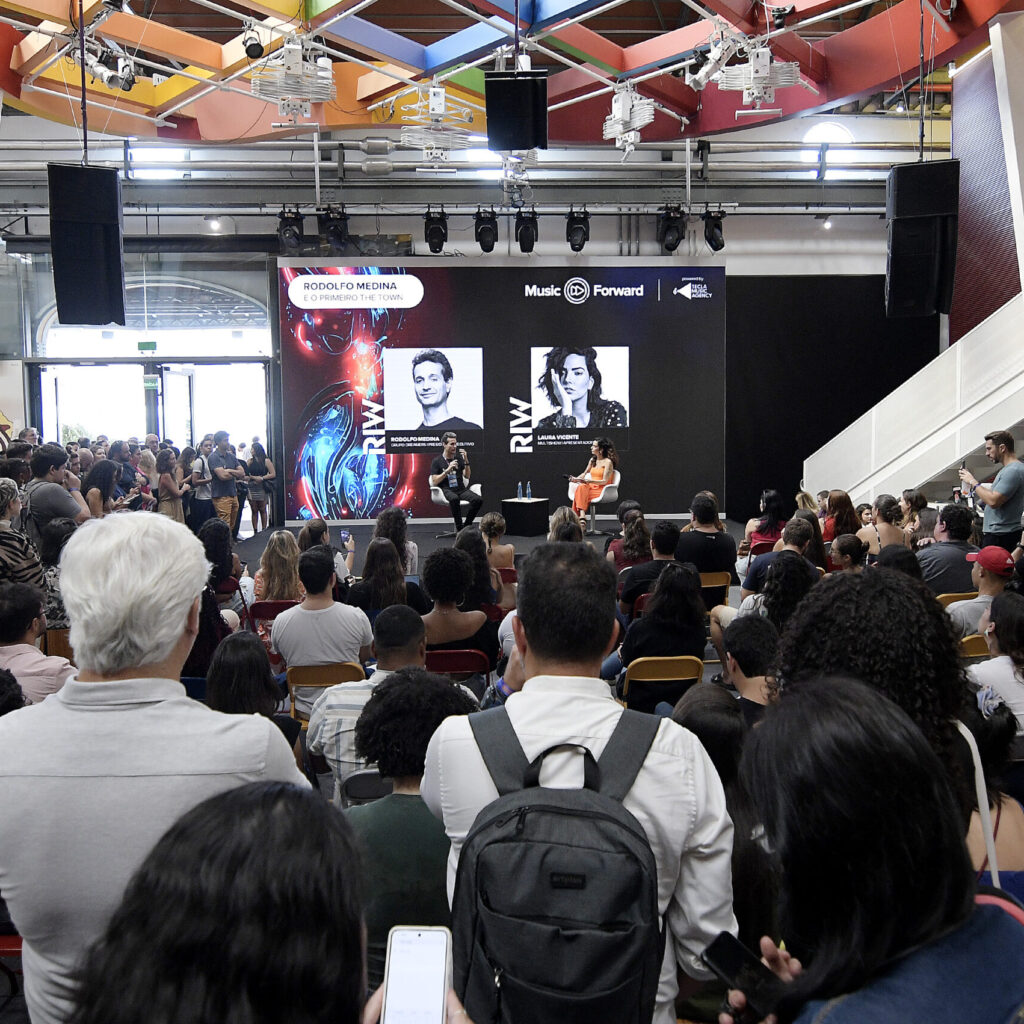 RIO DE JANEIRO (RJ), 06/10/2023 - EVENTO / RIW - RIO INNOVATION WEEK, Maior evento de Tecnologia e Inovaçao da America Latina, Realizado no Pier Maua, no Centro do Rio. - Na Imagem: Rodolfo Medina e Laura vicente