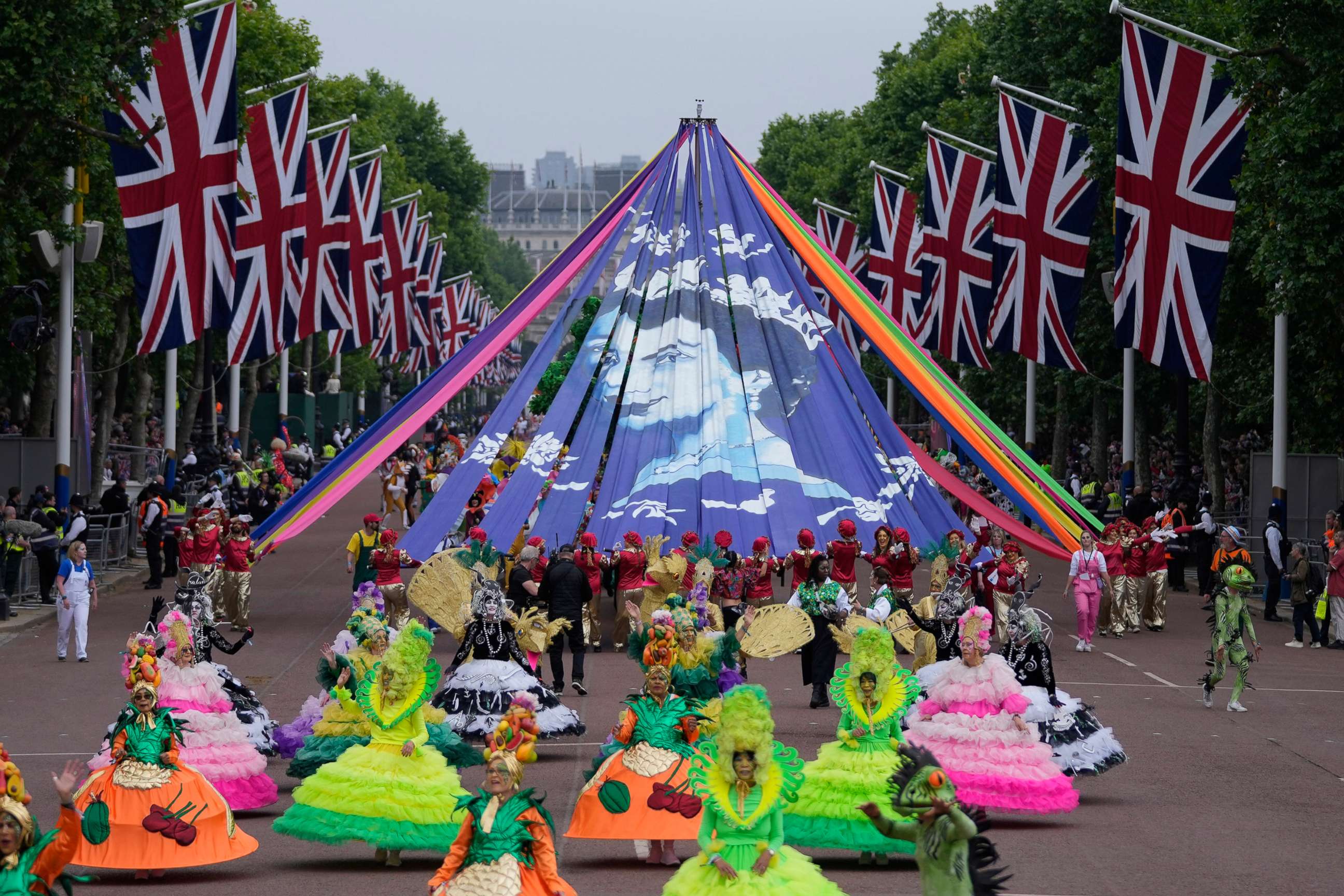 PHOTO: People parade during the Platinum Jubilee Pageant outside Buckingham Palace in London, June 5, 2022.