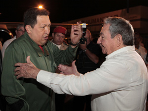 Chávez em encontro com Castro no começo de junho. (Foto: Palácio Miraflores / Divulgação / Reuters)