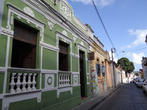 Janela da casa verde era a moldura para as telas de Bajado (Foto: Luna Markman/G1)