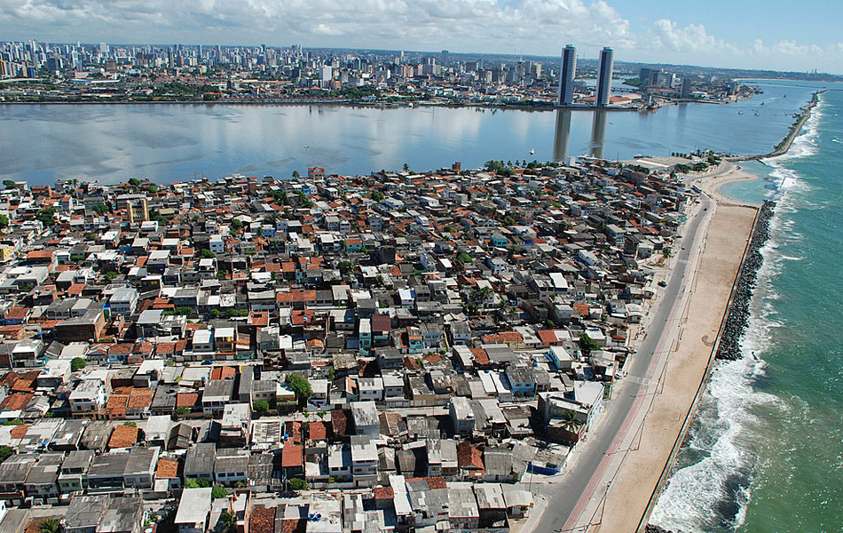  Vista aérea da Zona Sul do Recife, com o centro da cidade ao fundo