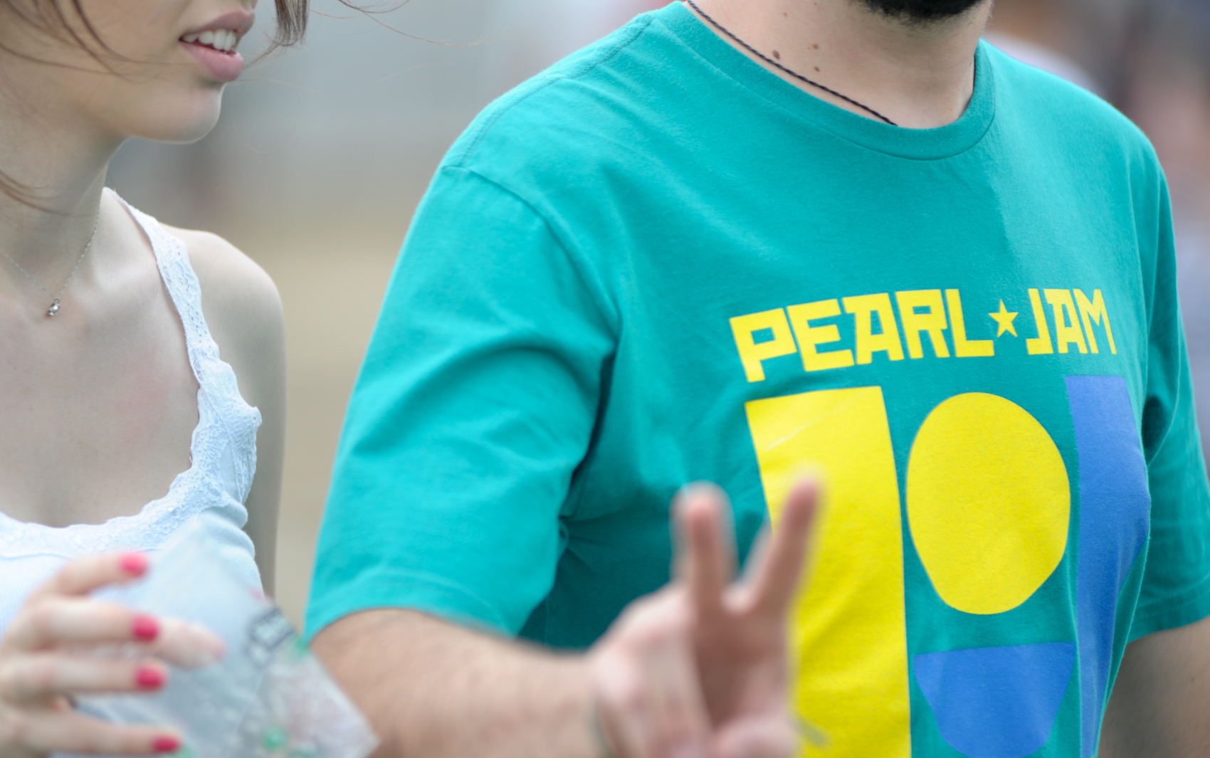 No terceiro dia de Lolla, fã veste camiseta do Pearl Jam, que se apresenta no Palco Cidade Jardim, às 20h45 deste domingo (31)