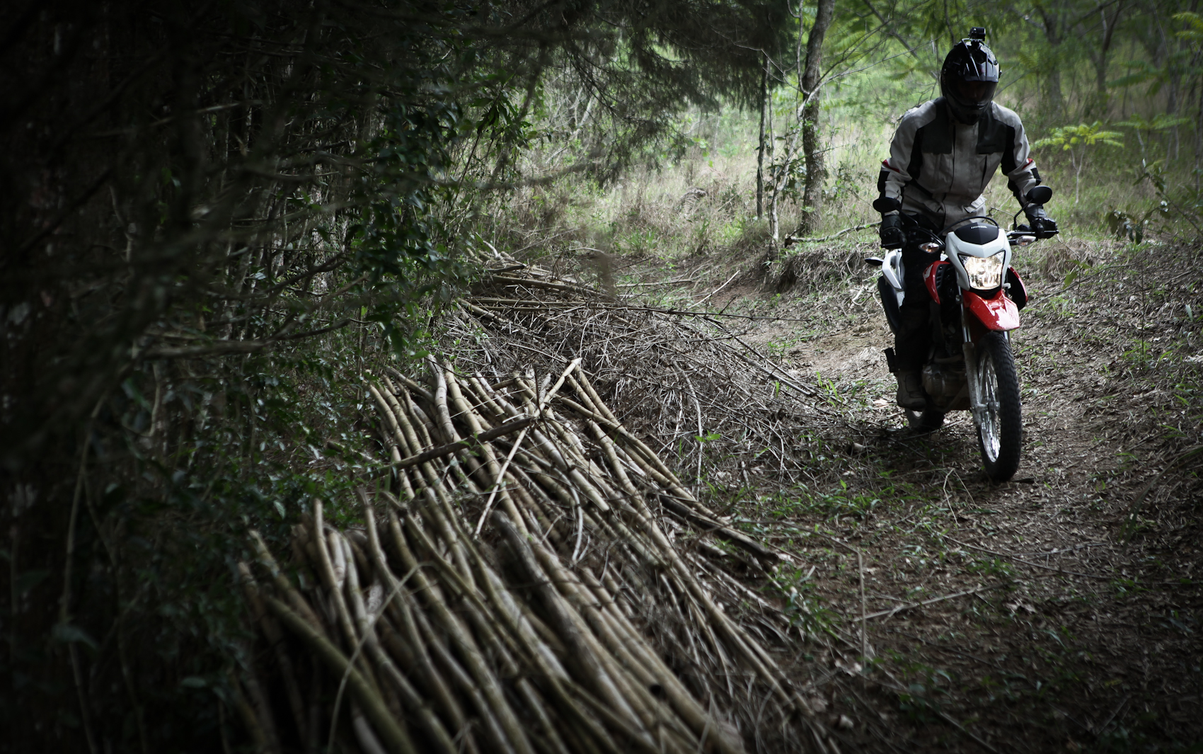 Honda NXR 160 Bros pode ser utilizada na terra e no asfalto