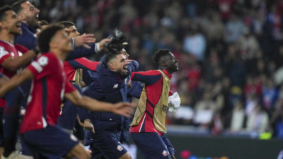 Les joueurs de Lille fêtent leur victoire face au Real Madrid, le 2 octobre 2024, en match de Ligue des Champions.