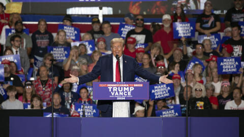 Le candidat républicain Donald Trump lord d'un meeting à Érié, dans l'État de Pennsylvanie, le 29 septembre 2024.