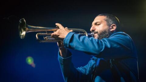 Ibrahim Maalouf sur la scène de l'Archéo Jazz Festival 2024.