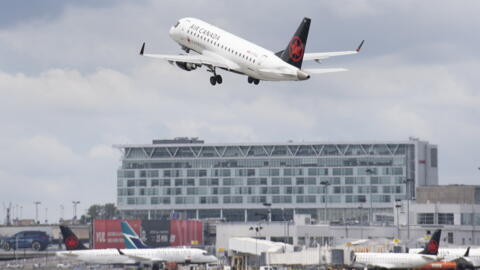 Un avion de la compagnie Air Canada décolle de l'aéroport international Pierre-Elliott-Trudeau de Montréal, le 30 juin 2022.