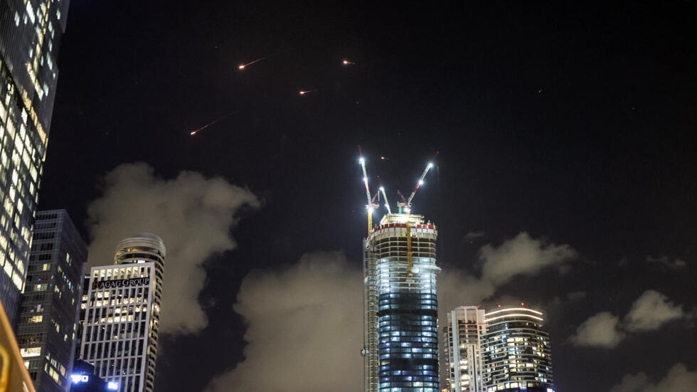 Des missiles interceptés par Israël au-dessus de Tel Aviv le 1er octobre 2024.