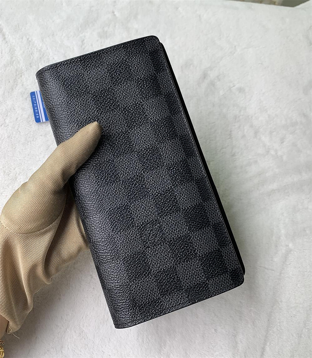 翡翠王.一元起標保證正品 高價品當場面交驗貨 LV LOUIS VUITTON 黑灰色棋盤格長夾.有假包退.標多少賣多少