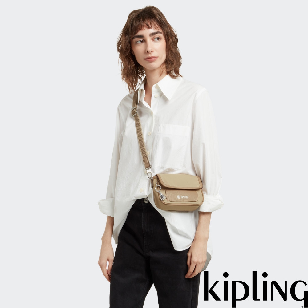 Kipling 淺卡其米色拼接翻蓋小側肩包-INAKI S