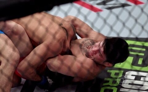 Dileno Lopes vence Bruno "Bulldog" por finalização pelos pesos-galos do TUF Brasil 4