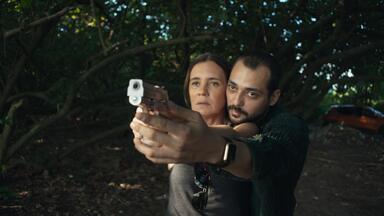 Episódio 2 - Escondidos, Amâncio e Mila consertam o carro de Wando. Cibele e Wando ficam sabendo que Mila e Amâncio saíram juntos e se desentendem. Após briga com Wando, Mila sai de casa.