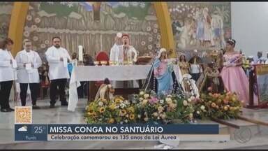 Missa Conga em Divinópolis celebra os 135 anos da Lei Áurea - Tradicional celebração ocorreu no Santuário de Santo Antônio, no domingo (21).