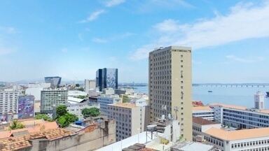 Gamboa Viagem - Ao perder a casa no Bixiga, a família é acolhida por Fran, prima de Américo, em sua casa no Rio. Lá, os novos moradores descobrem as hilárias surpresas que a vida carioca reserva.