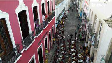 Liberdade ao Povo do Pelô: 45 anos de Olodum - O Olodum completa 45 anos. Um movimento social que transformou a comunidade do Pelourinho. Grandes personalidades da música brasileira e pessoas que tiveram suas vidas transformadas pelo movimento falam do contexto musical e da pauta antirracista.