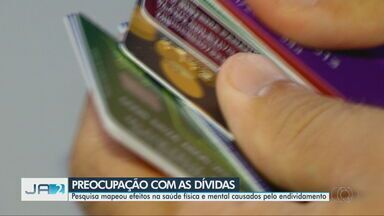 Quase metade dos adultos de Goiás tem contas atrasadas - Endividamento causa efeitos na saúde além do impacto financeiro.