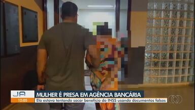 Mulher é presa tentando sacar benefício do INSS usando documento falso - Mulher foi presa numa agência bancária de Itumbiara.