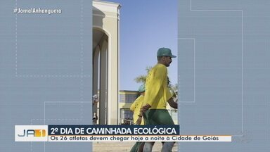 Grupo Jaime Câmara realiza segundo dia da Caminhada Ecológica - Os 26 atletas devem chegar a noite desta quarta-feira (24) à cidade de Goiás.