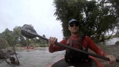 Rio Mekong, Laos - Os kayakers Ben, Chris e Pedro continuam a se aventurar na Ásia. Os três descem as corredeiras do rio Mekong, no Laos.