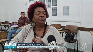 Mulher de 62 anos faz provas do Enem em Volta Redonda - Diarista de Volta Redonda sonha em ser assistente social.