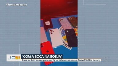 Casal de bolivianos é preso suspeito de furtar celulares durante o festival Caldas Country - A polícia encontrou diversos aparelhos que agora serão catalogados e devolvidos aos donos.