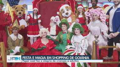 Papai Noel desembarca no Araguaia Shopping, em Goiânia - O bom velhinho faz a alegria dos visitantes.