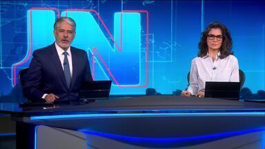 Edição de 16/12/2024 - William Bonner e Renata Vasconcellos apresentam o principal telejornal da Globo, que traz notícias do Brasil e do mundo, matérias de denúncia e investigação e séries especiais.