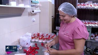 Produção de panetones artesanais aumenta em Petrolina com a proximidade do Natal - A venda do alimento, símbolo da culinária natalina, cresce neste período e gera renda extra para comerciantes