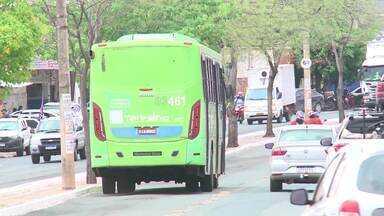 Passageiros reclamam da demora e de poucos ônibus em circulação em Teresina - Passageiros reclamam da demora e de poucos ônibus em circulação em Teresina