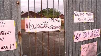 Tradicional escola estadual do continente está totalmente abandonada - Tradicional escola estadual do continente está totalmente abandonada