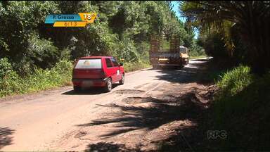 Motoristas reclamam de estrada que liga Guarapuava ao distrito de Guairacá - DER disse que o conserto vai ser feito depois de uma licitação