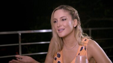 Claudia Leitte - Fernanda Souza recebe Claudia Leitte e, juntas, fazem massagem, jogam jenga e falam sobre a nova fase de Claudia, que está morando em Los Angeles e tentando carreira internacional.