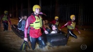 Fantástico começa com as histórias de uma semana difícil no Rio de Janeiro - Luciana Nogueira perdeu o marido depois que o carro em que estavam foi fuzilado por militares. Lúcia Clapp, Júlio de Almeida, Luiz Patrick Ozório e Hélio da Silva Marinho perderam a casa e todos os móveis no temporal que atingiu o Rio de Janeiro. Luciano Paulo dos Santos e José Carlos Dantas perderam a casa no desabamento de prédios na Muzema.