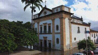 Centro histórico de Paraty nasceu após mulher doar terreno para a construção da Igreja da Matriz - A obra só terminou com a determinação e o dinheiro de outra mulher: Geralda Maria da Silva. Ela virou nome de rua da cidade quando ainda era viva.