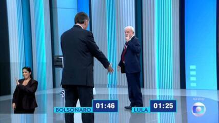 Bolsonaro: 'Fica aqui, rapaz'; Lula: 'Não quero ficar perto de você'