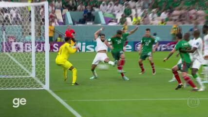 Aos 2 min do 2º tempo - gol de dentro da área de Henry Martín do México contra a Arábia Saudita