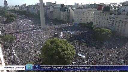 Argentinos comemoram o tricampeonato no Obelisco de Buenos Aires