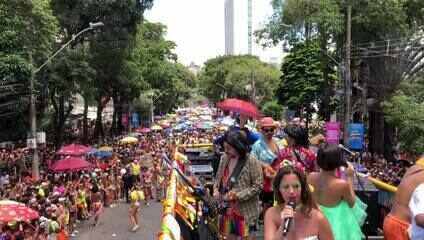 Bloco Juventude Bronzeada agita os foliões no bairro Floresta, em BH