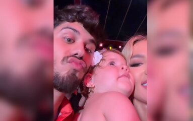 Virgínia e Zé Felipe assistem show de fogos em aniversário da filha Maria Flor