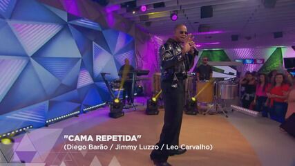 Leo Santana canta "Cama Repetida" no palco do Fantástico