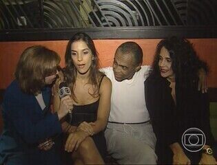 Reportagem de Mylena Ciribelli com entrevista de Gilberto Gil, Gal Costa e Ivete Sangalo após show em Paris, na véspera do início da Copa do Mundo de 1998. Bom Dia Brasil, 10/06/1998.