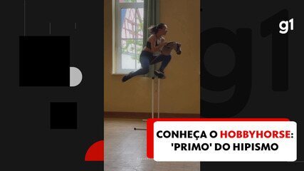 Conheça o Hobbyhorse: 'primo' do hipismo, esporte praticado com cavalinhos de brinquedo