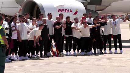 Espanha chega ao aeroporto de Madrid depois de vencer o Euro 2024