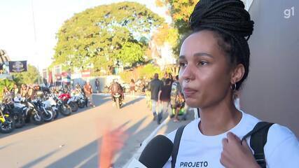 Jovens falam sobre projeto de fotografia no Capital Moto Week, em Brasília