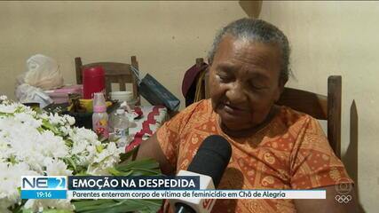 Família e amigos se despedem de Maria do Carmo de Oliveira, assassinada a tiros pelo ex-marido em boate no Grande Recife