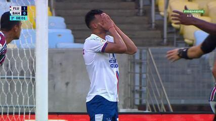 Aos 8 min do 2º tempo - cabeceio para fora de Luciano Rodríguez do Bahia contra o Fluminense