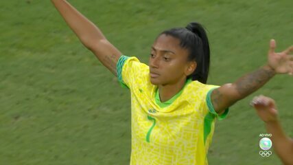 GOL! Kerolin rouba de Hernández, avança e toca no meio das pernas de Cata Coll