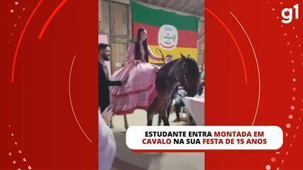 Juliana Simões dos Santos entrou montada em cavalo na festa de 15 anos