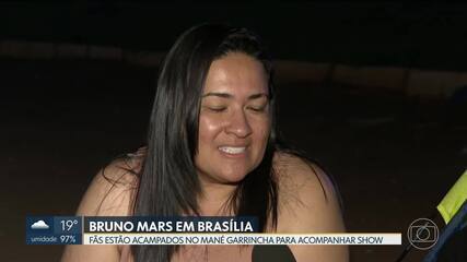 Debaixo de chuva, fãs acampam em fila para show de Bruno Mars em Brasília